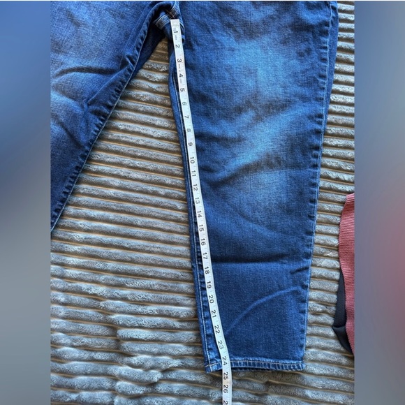 GAP mid-rise Girlfriend crop in indigo sz 18, EUC - Picture 5 of 6